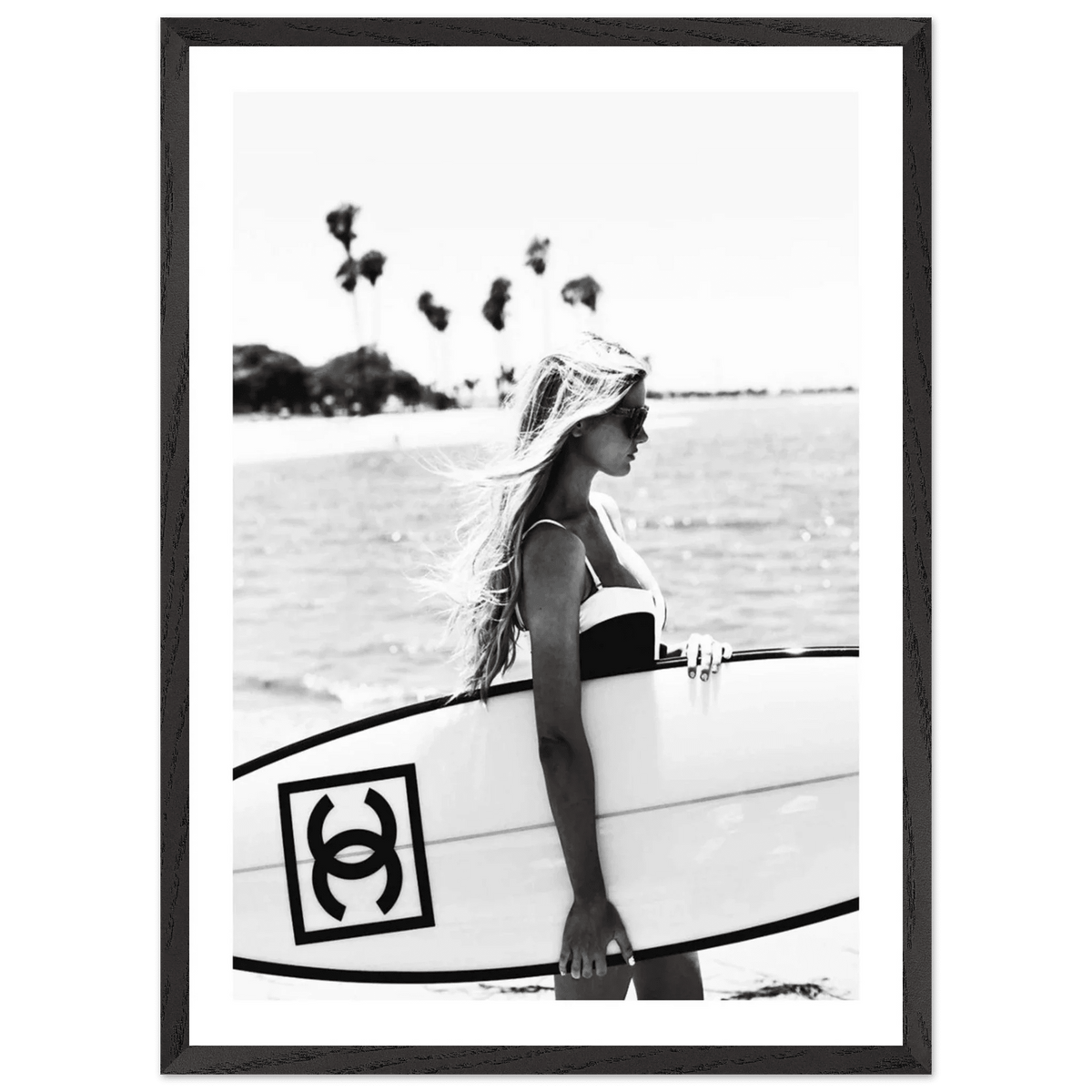 Tableau Noir et Blanc Chanel Surfeuse Chic - La Maison Du Tableau