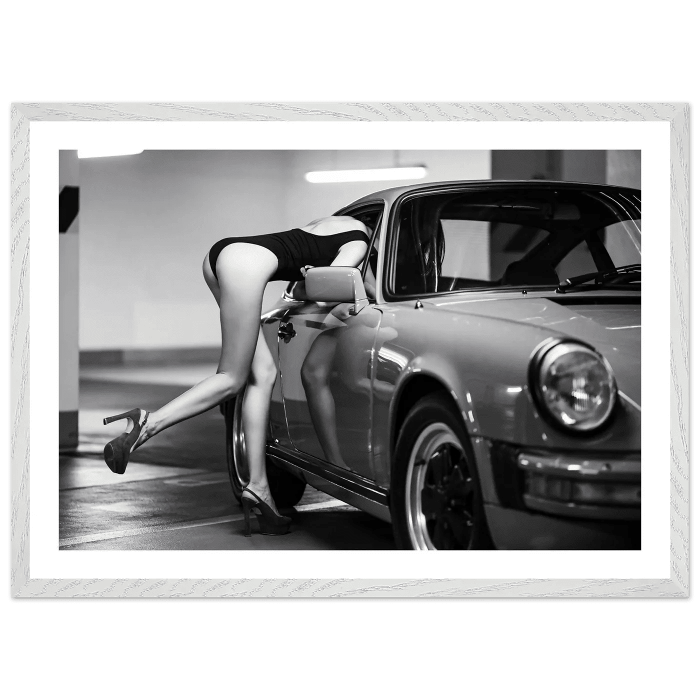 Tableau Photographie Noir et Blanc Élégance et Voiture Vintage - La Maison Du Tableau