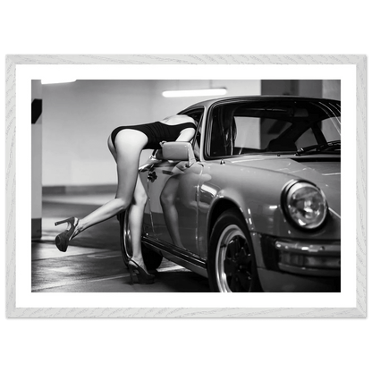 Tableau Photographie Noir et Blanc Élégance et Voiture Vintage - La Maison Du Tableau