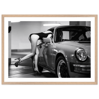 Tableau Photographie Noir et Blanc Élégance et Voiture Vintage - La Maison Du Tableau